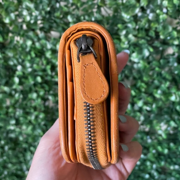 Bottega Veneta Zippy Compact Wallet - Picture 10 of 12